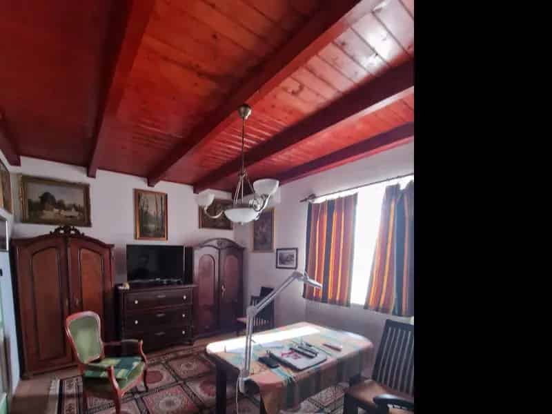 Váci családi ház eladó - 100m2, 1470m2 telek, szauna, garázs