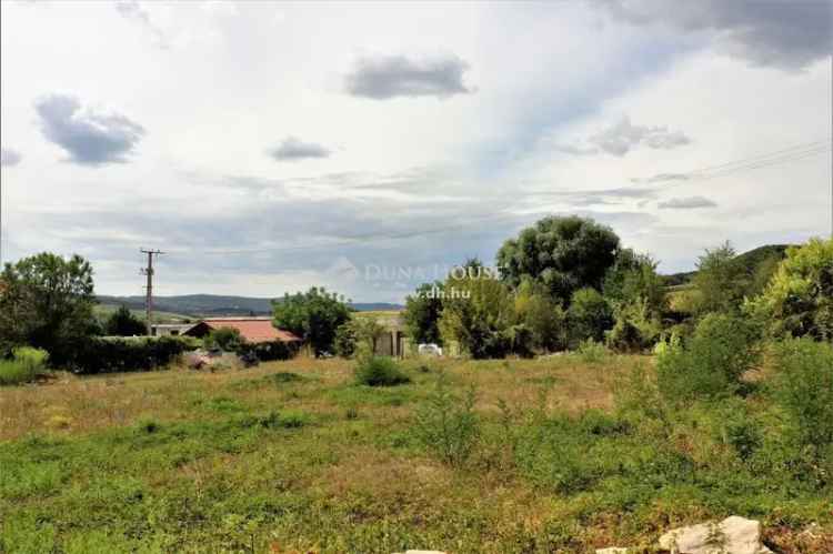 Eladó saroktelek Ürömön, panorámás kilátással a budai hegyekre