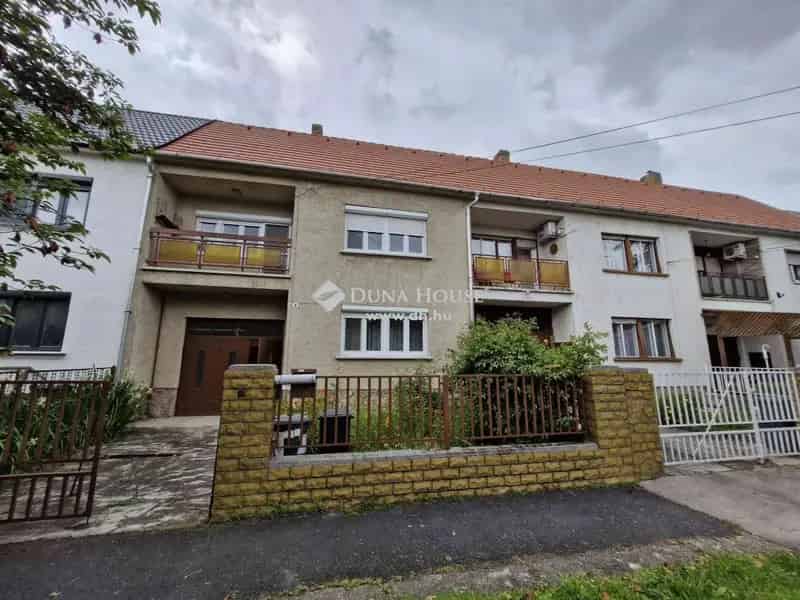 Tata Sorház eladó - felújított, 200m2 kerttel