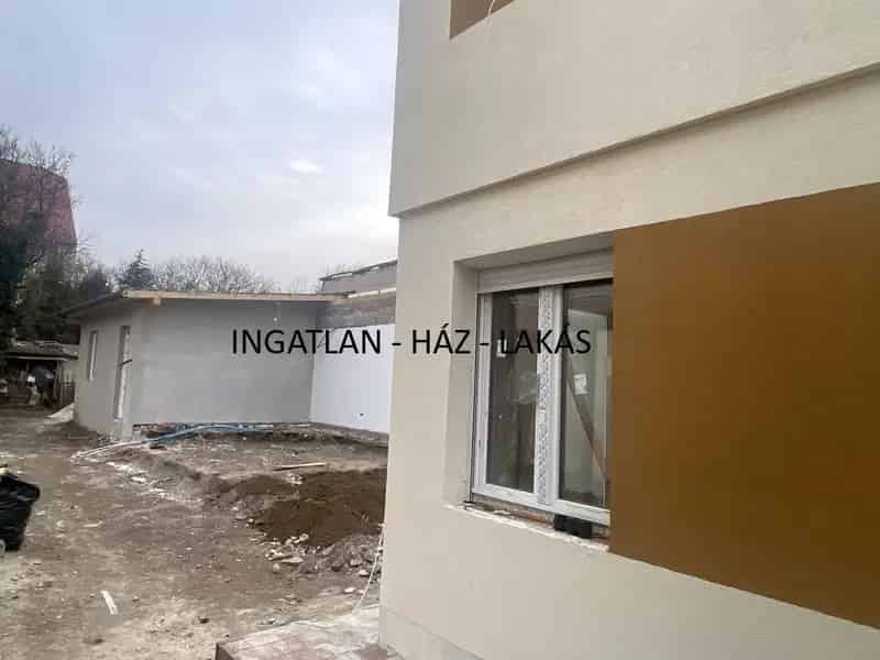 Zuglói családi ház eladó - 4 hálószoba, 3 fürdő, garázs, terasz