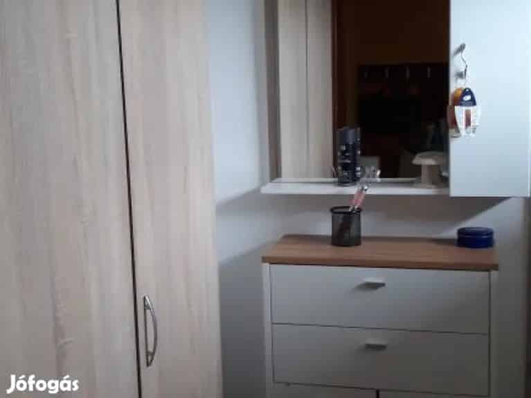 Pusztaszabolcs 230 nm-es 6 szobás családi ház nagy telken