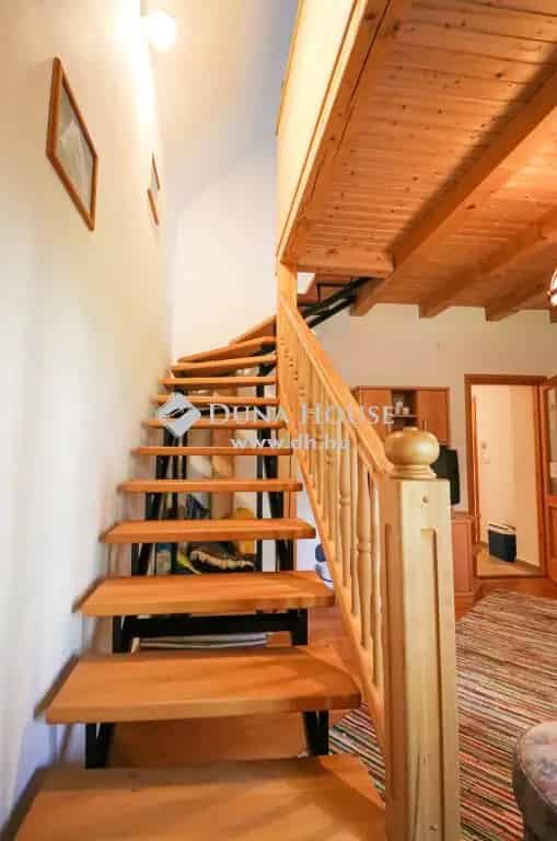 Zalaszentlászlón eladó 165 nm-es, 2 apartmanos családi ház