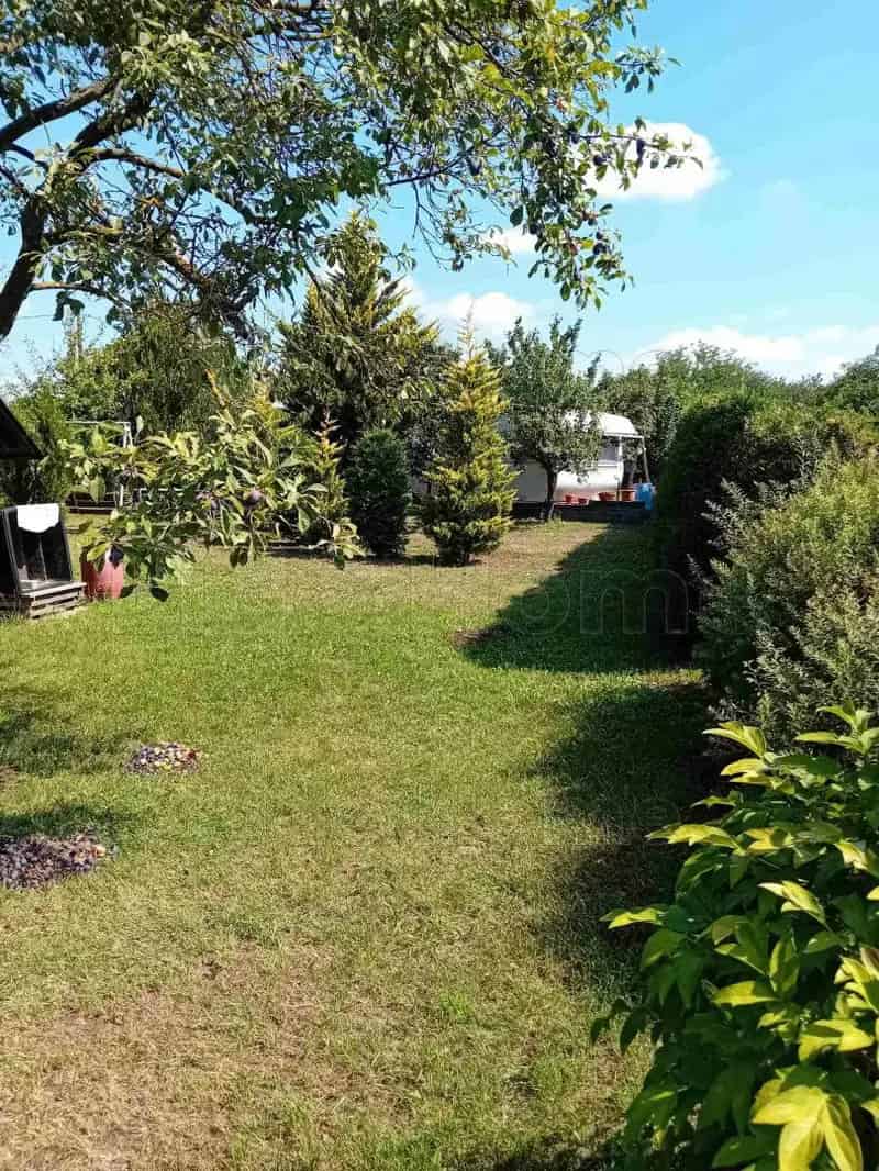 Győr Sashegy zártkert eladó 826 m2 garázzsal és lakókocsival