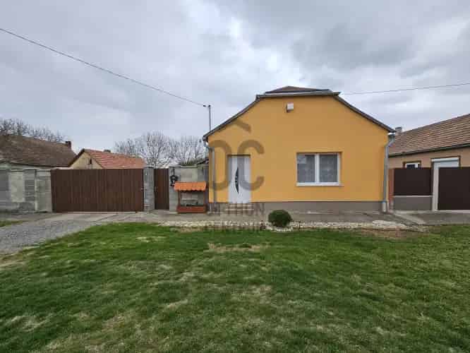 Nagytótfalu Felújított Két Lakásos Családi Ház Eladó