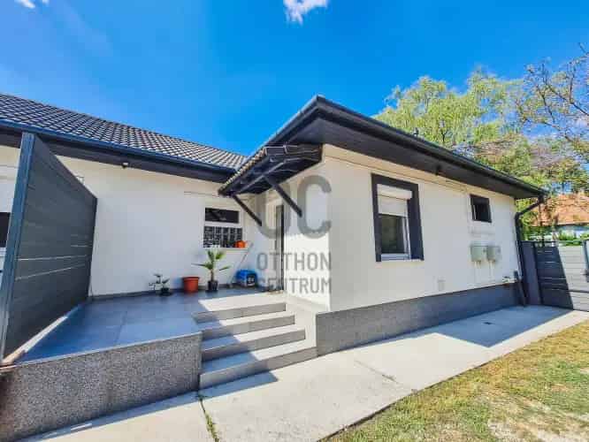 Monori eladó családi ház 4 lakrész 190nm