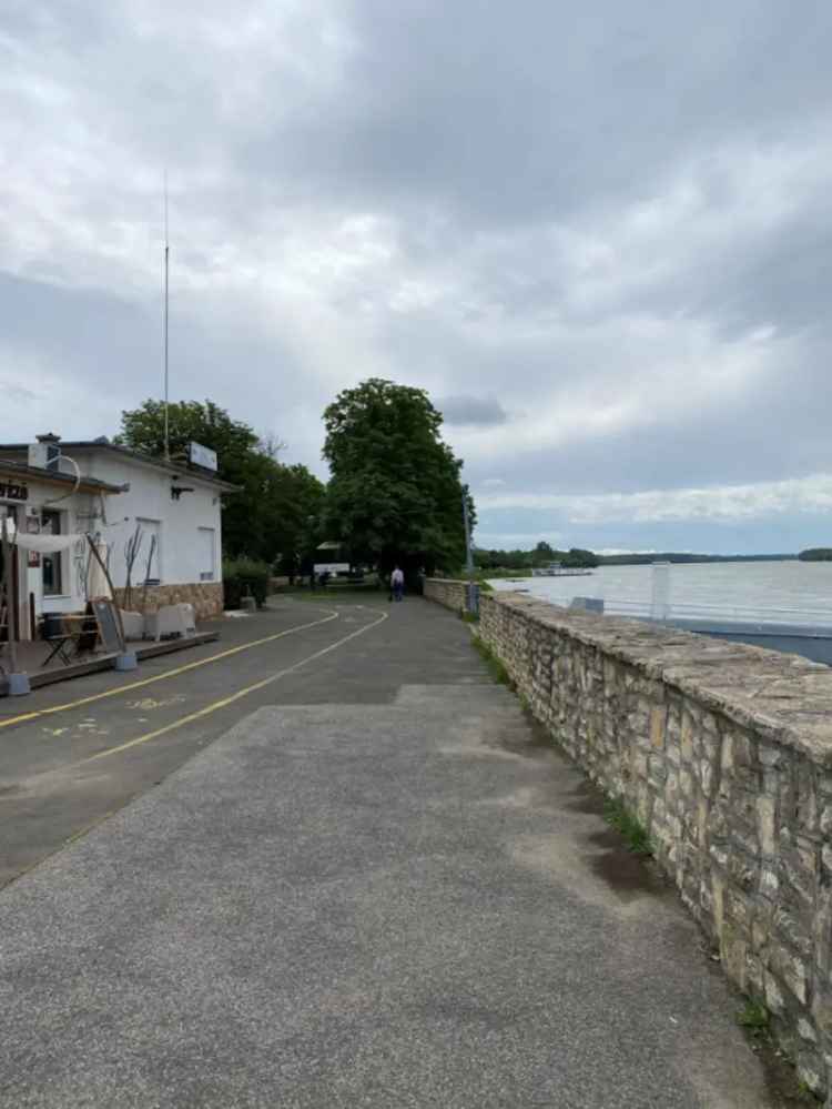 Telek Kiadó in Vác, Közép-Magyarország