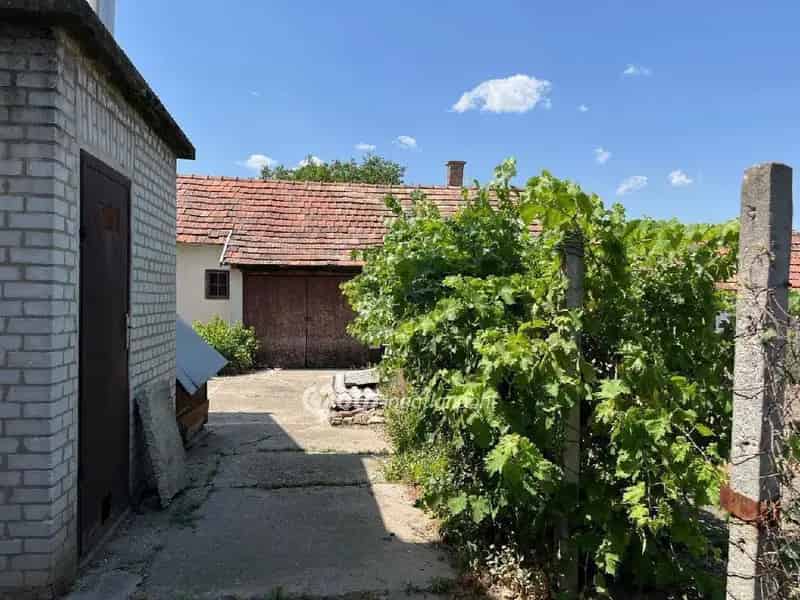 90 2 m2-es családi ház Nagykőrösön felújítandó