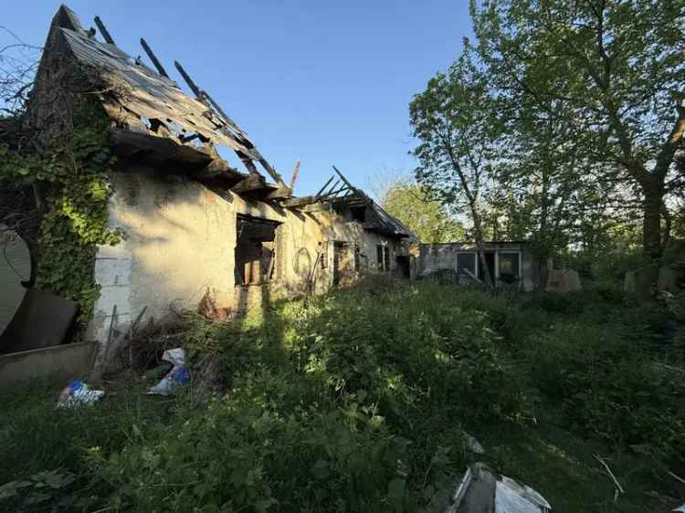 2374 m2-es Belterületi Telek Eladó Kisebb Tóval