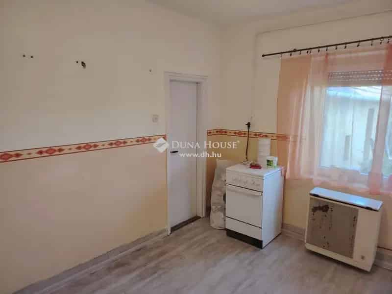 Eladó ház Kisbéren 977m2-es telken 2 szoba