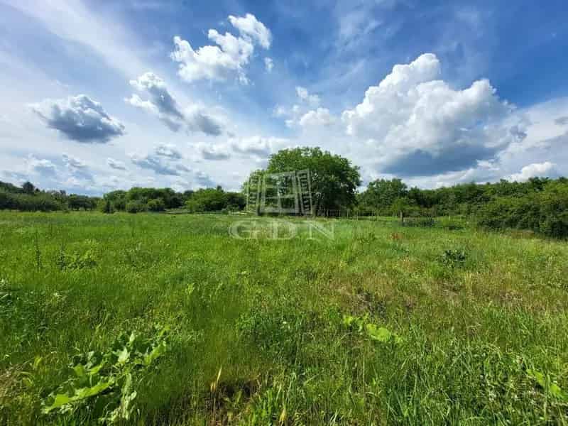 Bogáti 1000 nm-es Telek Eladó Ikerház Építésére