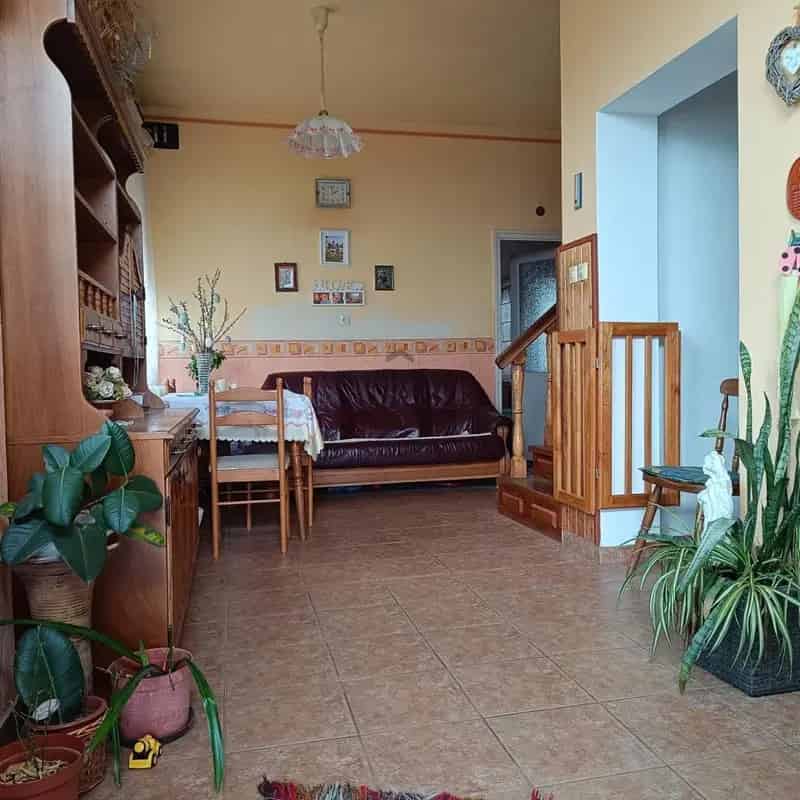 160 m2 Molnári családi ház eladó új tetővel nagy telekkel