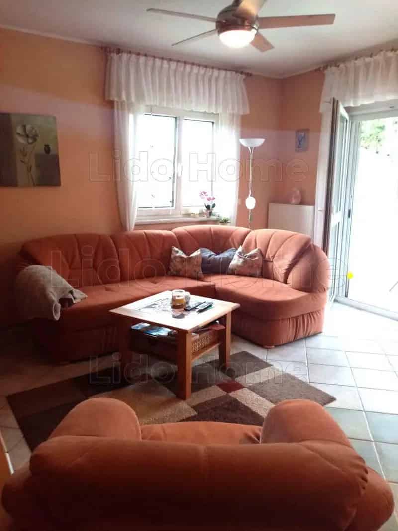 Ságvári családi ház eladó - medence, Balaton közel