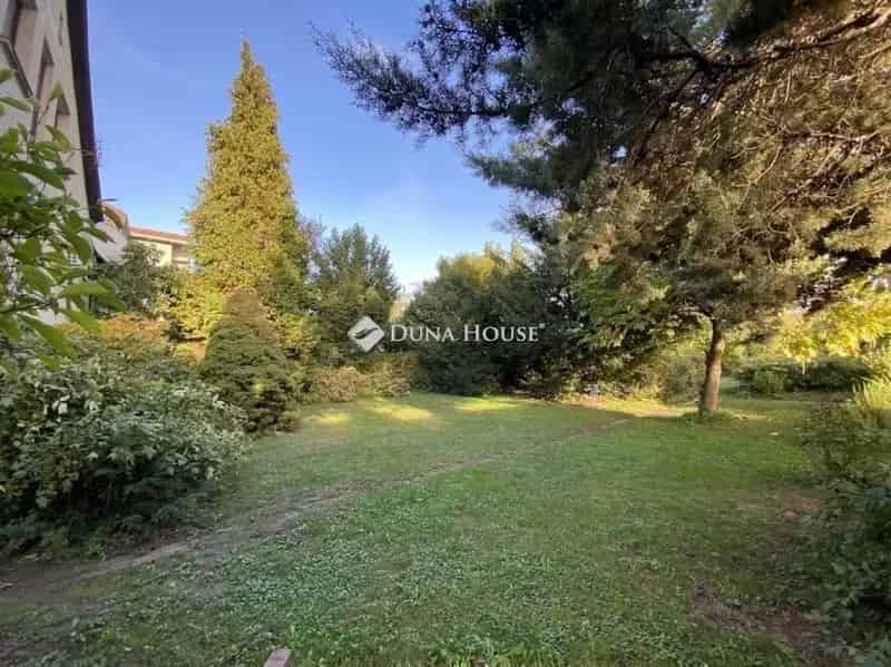1657 m2-es telken lévő 215 m2-es ház csendes környéken