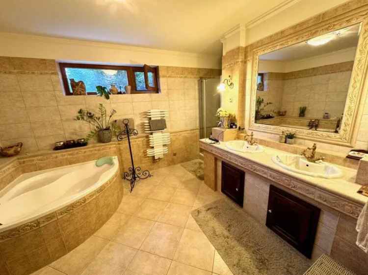 270 m2-es 4 szobás mediterrán családi ház Székesfehérváron
