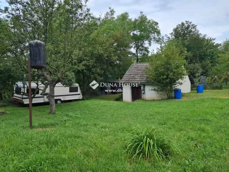 Hajagos Diszel 3881 nm-es zártkerti ingatlan eladó házikóval