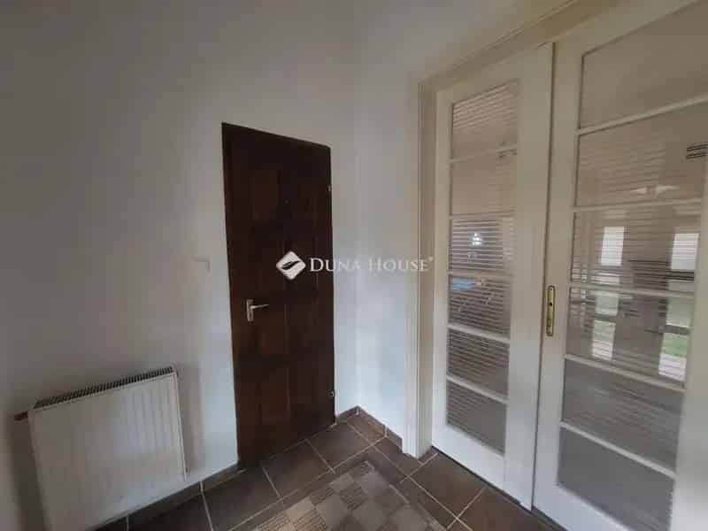 2 Lakásos + Üzlet Felsőgödön - Felújított Családi Ház