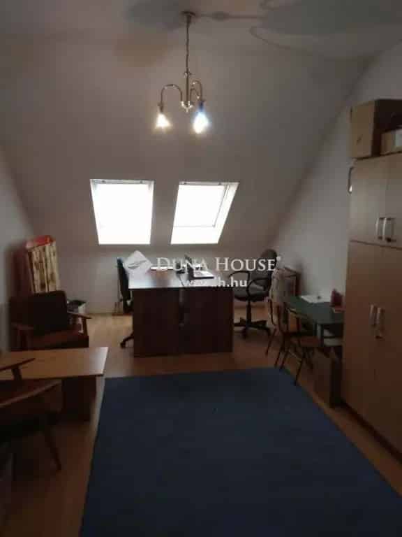 300 m2-es családi ház Nyíregyháza belvárosában