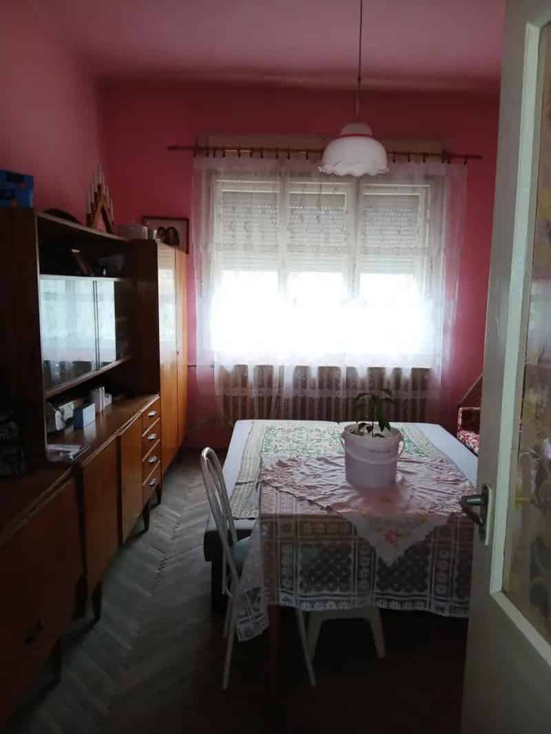 Karancssági családi ház eladó - 3 szoba, garázs, 895 nm telek