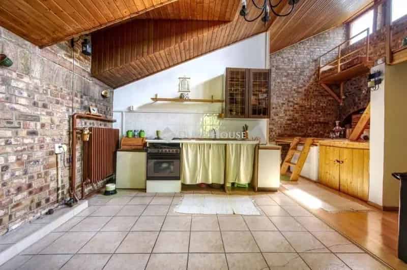 Eladó egyedi 3 szintes kertes családi ház Budakeszin