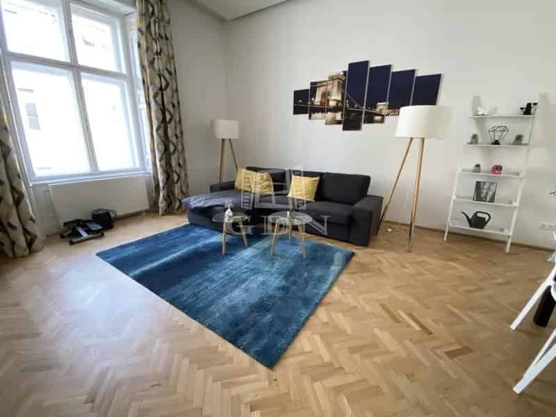 Andrassy ut 2 szobas felujitott panoramas lakás kiado