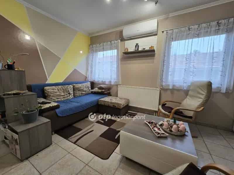 Pápai családi ház eladó - 80m2, 3 szoba, dupla garázs