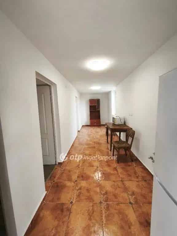 Baks 54 nm-es felújított ház eladó