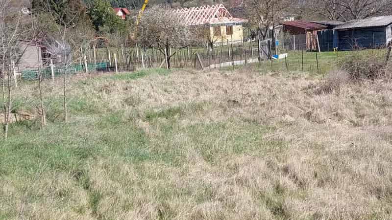 Esztergom zöldövezeti telek eladó 1297 m2 kút 15 beépíthetőség