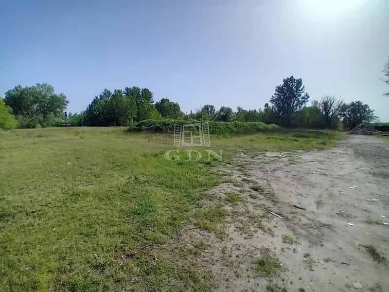 Baja 2025m2-es Építési Telek Eladó