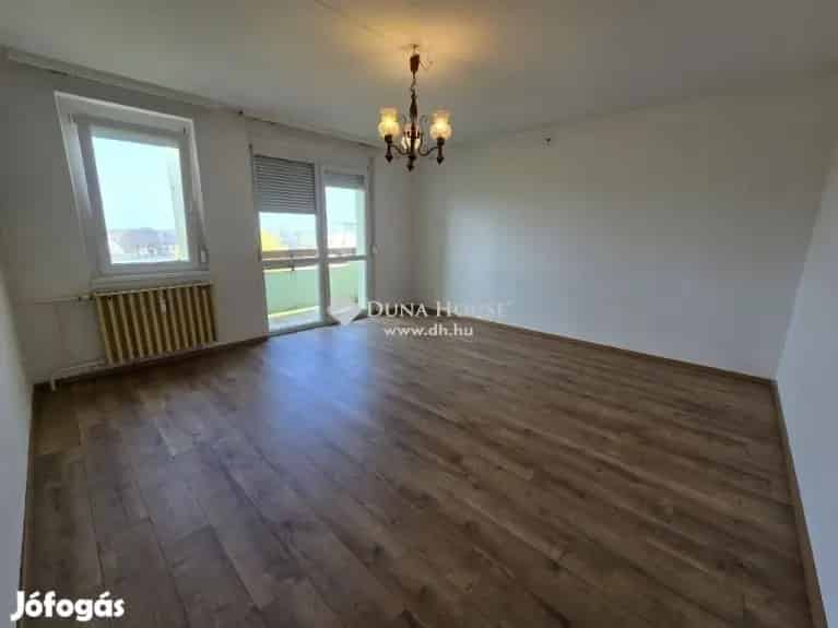 Ajkai eladó lakás 54 nm 2 szoba erkély tároló