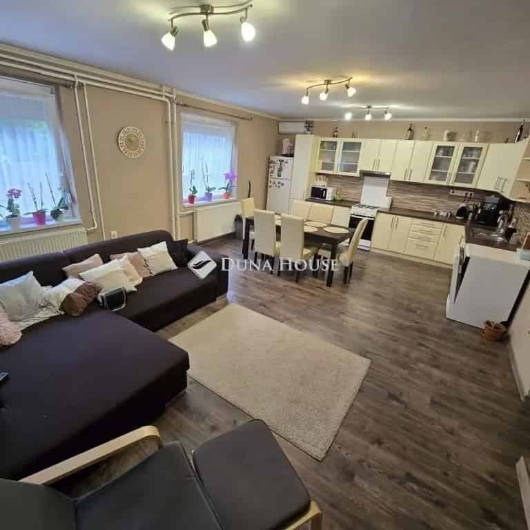 Lajosmizse családi ház eladó 5 szoba dupla garázzsal nagy telekkel
