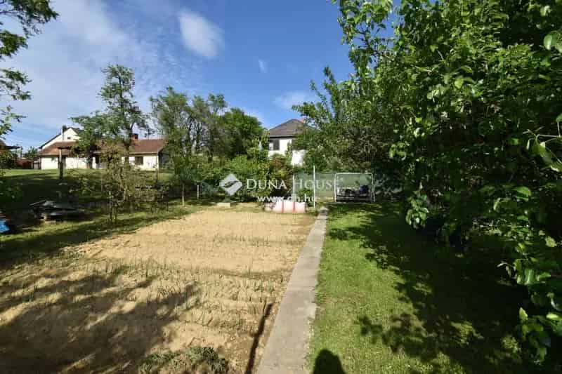 890 m2-es építési telek Sárhidán