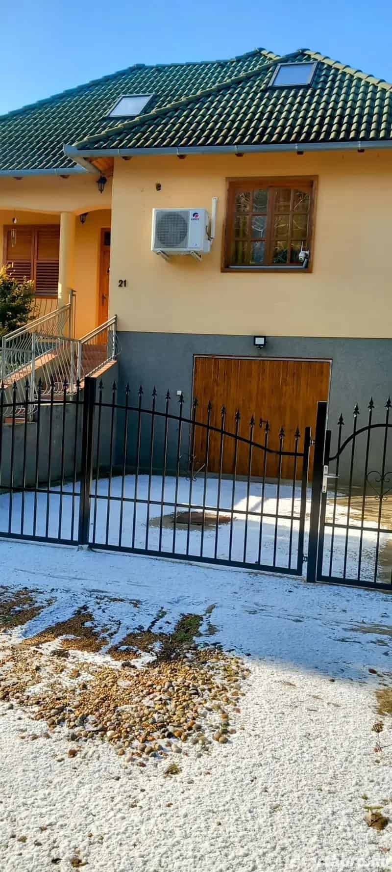 Balaton közeli családi ház Karádon eladó