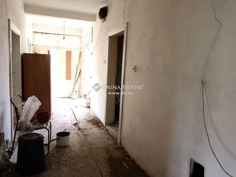 Réd családi ház eladó 7663 m2 területtel