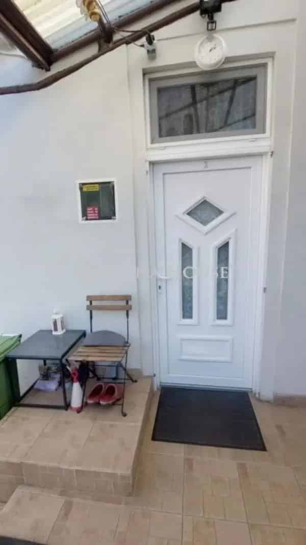 Eladó kertkapcsolatos lakás Budapest 15 kerületben