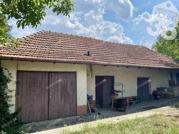 100 m2-es családi ház Csongrádon 2878 m2-es telken