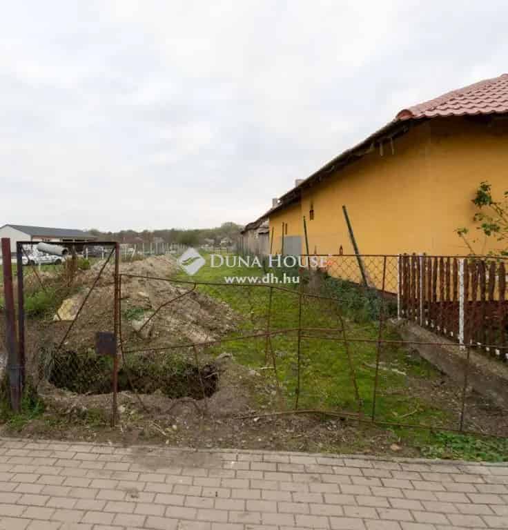 Építési telek eladó Lepsény központjában, befektetőknek ideális lehetőség