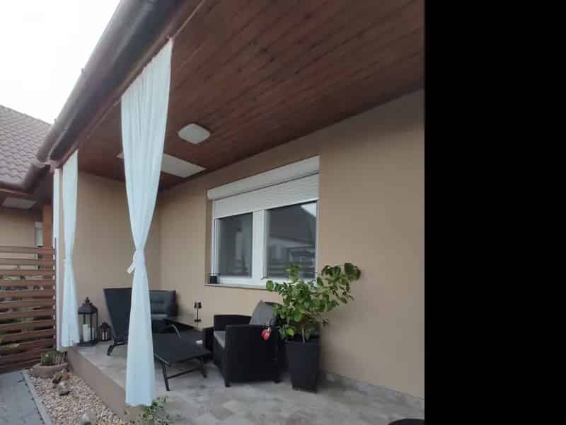 70 nm-es sorházi lakás eladó Jászfényszarun
