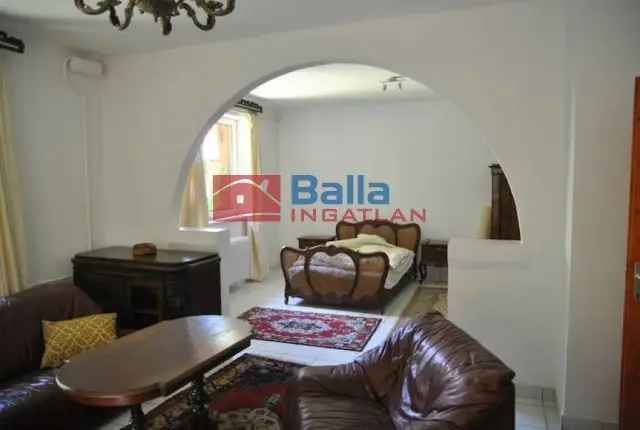 Leányfalu családi ház eladó - Makovecz stílus - 650 m² - 1810 m² telek
