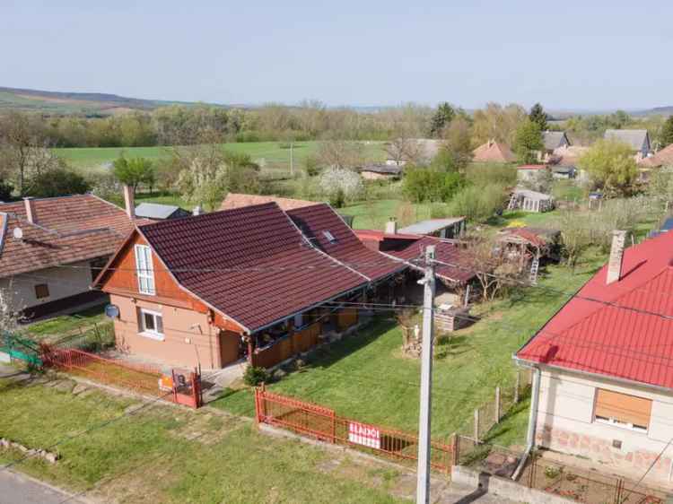 70m2-es családi ház Vámosmikolán garázzsal és nagy telken