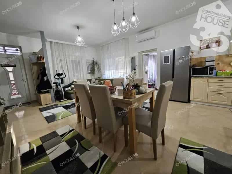 Felújított családi ház Városföldön - 95m2 - garázs - tároló