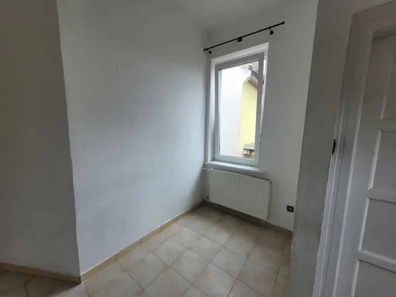 Győr Nádorváros Iroda Rendő Bérbeadó 140 nm