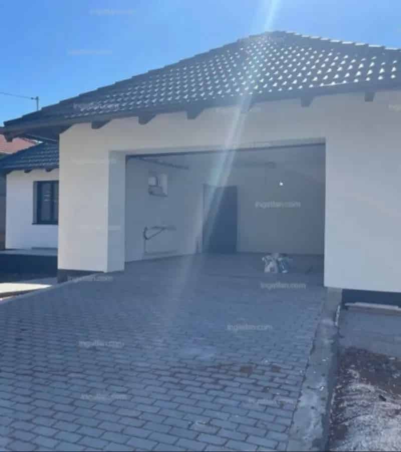 Érdi családi ház eladó - 4 szoba, nappali, garázs, hőszivattyú
