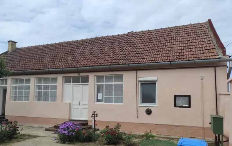 Pocsaj 75nm-es 2 szobás családi ház eladó