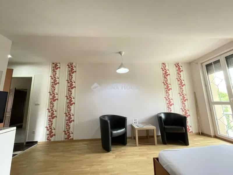Sárvár belváros 456nm-es 3 szintes ház eladó
