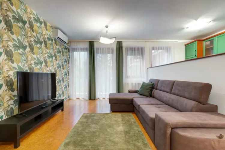 Gozsdu Udvar Kozelében Elado Airbnb Lakas 89nm 2 Haloszova Erkelly