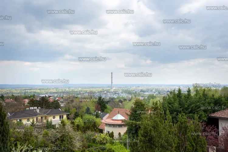 Eladó panorámás családi ház Budapest III. kerület Testvérhegyen