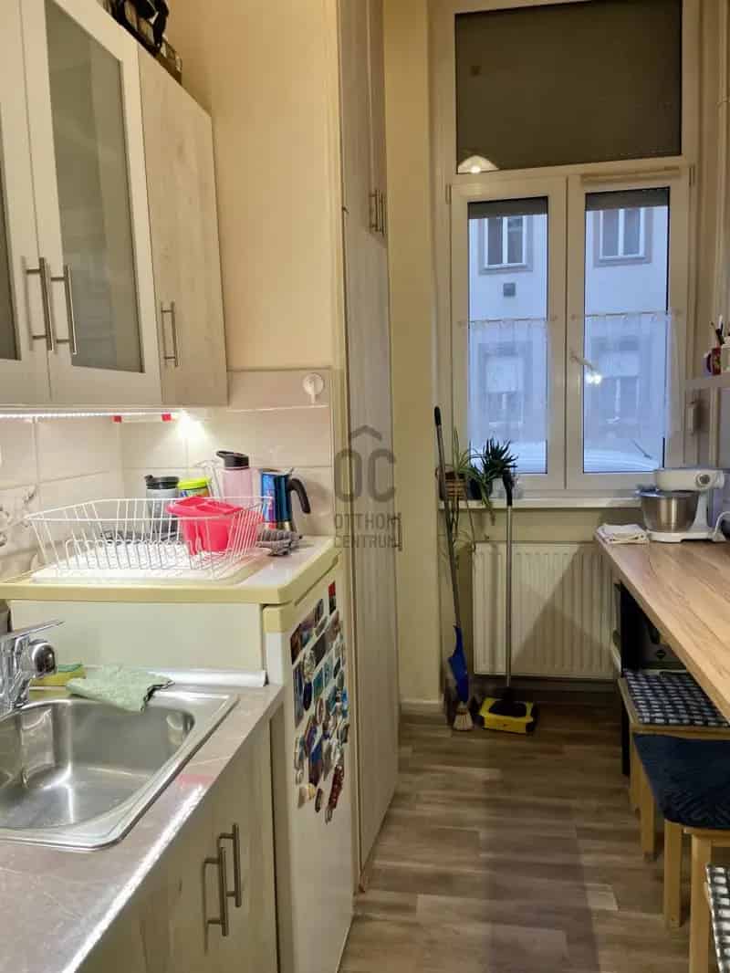 44nm-es 2 szobás galériás belvárosi lakás Szombathelyen eladó