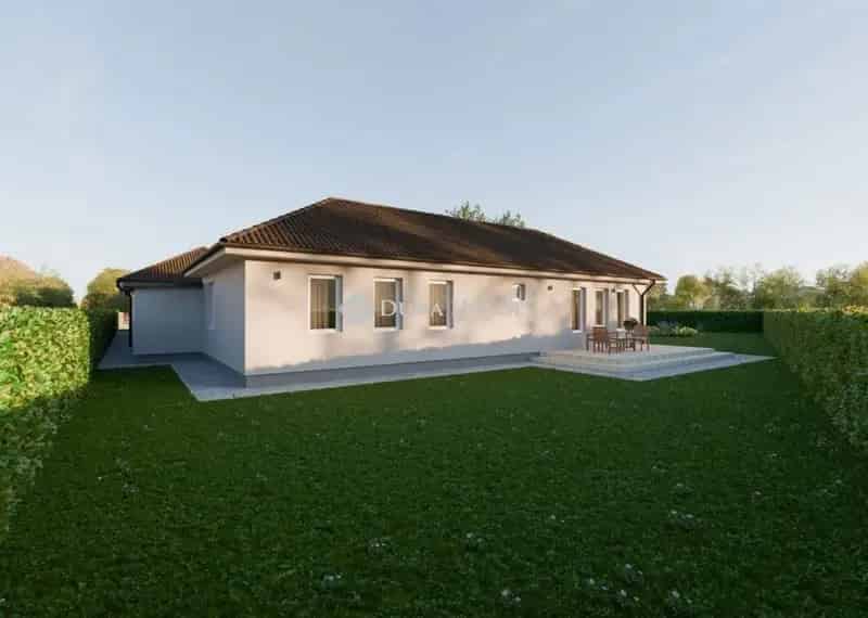 Garázskapcsolatos Ikerházak Ócsán - Modern, Kényelmes Otthon