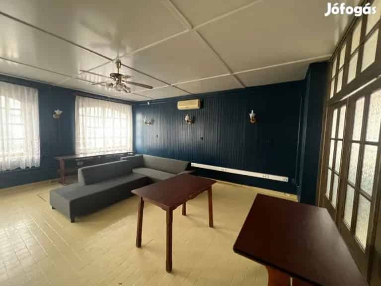 Cegléd - 660 m2-es kereskedelmi ingatlan kiadó