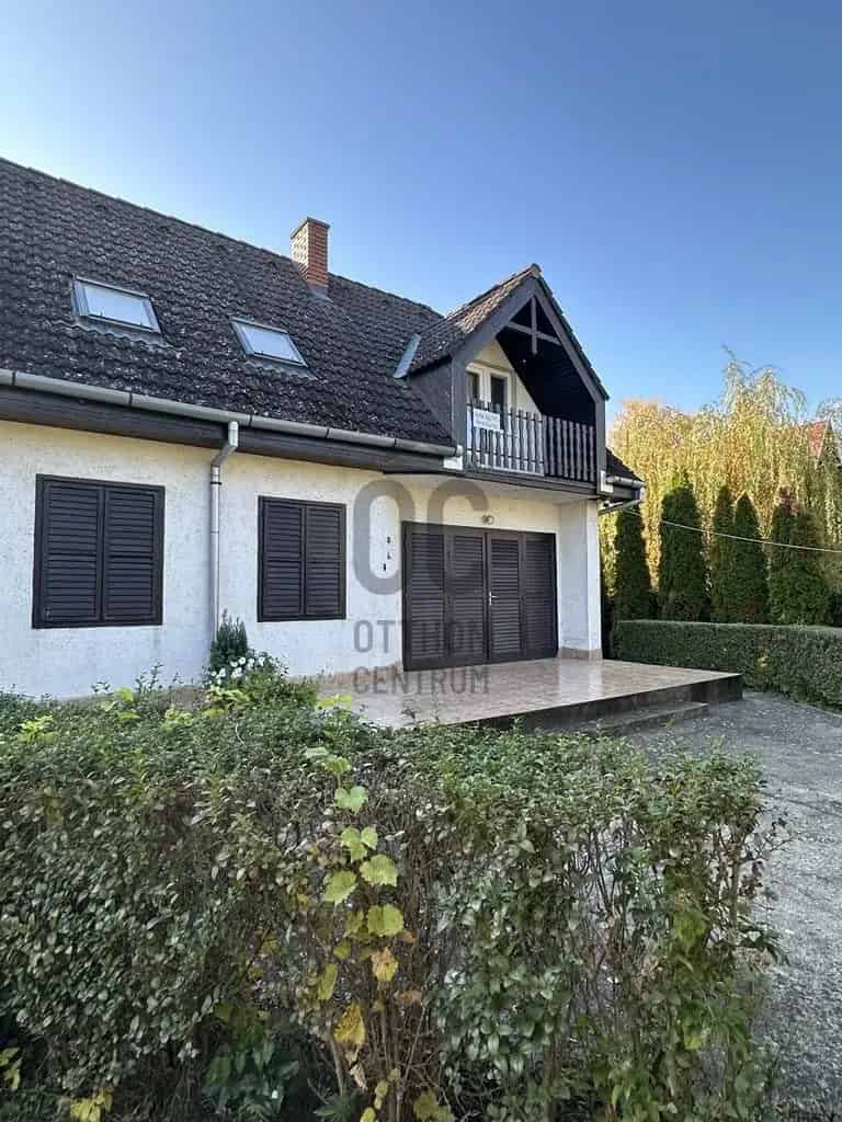 Szantodi családi ház eladó Balaton part közelében 8 szoba 4 fürdőszoba